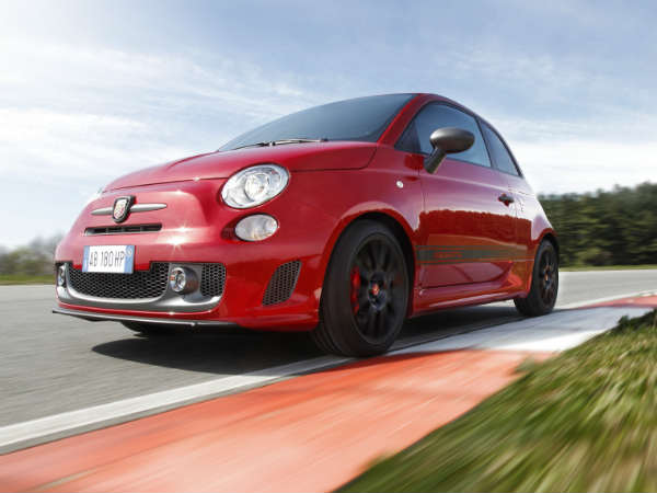 फिएट ने पेश की अपनी शानदार कार अबार्थ