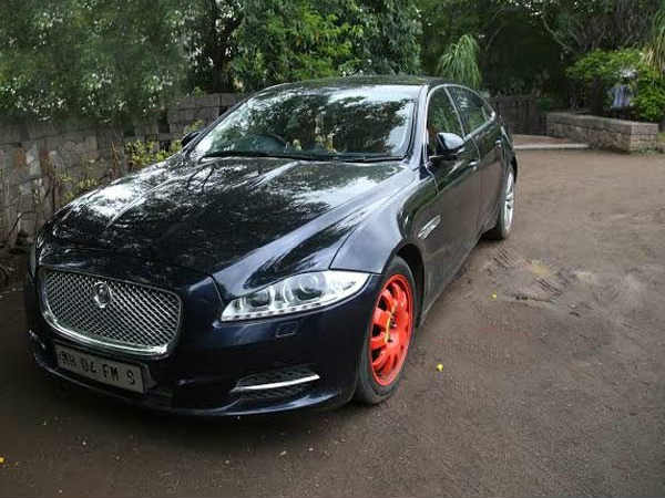 राधे मां का लग्‍जरी कार कलेक्‍शन और जगुआर प्रेम