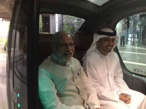 नरेंद्र मोदी ने सेल्‍फ ड्राइविंग कार में किया सफर 