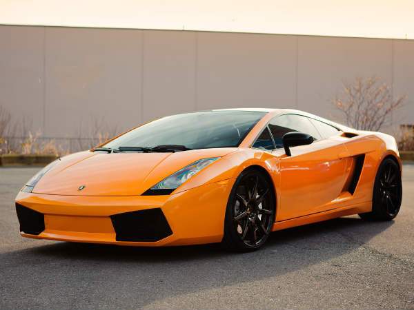 जब करोड़ो की इस लेम्‍बोर्गिनी कार में लगी आग 