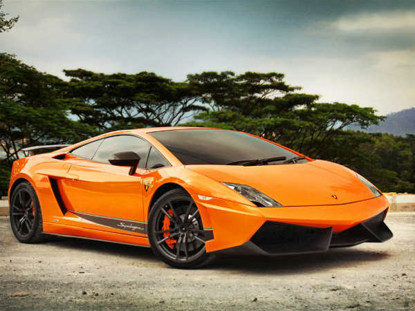 जब करोड़ो की इस लेम्‍बोर्गिनी कार में लगी आग 