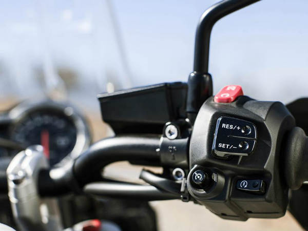 जानिये 13 लाख की इस ट्रॉयम्‍प मोटरसाइकिल में क्‍या है खास 