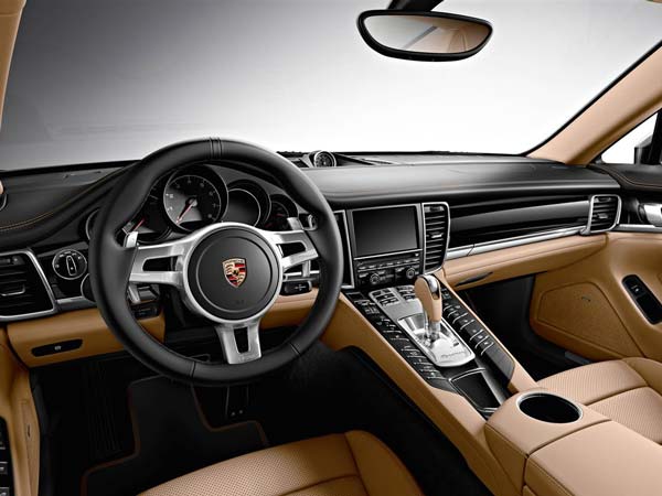 पनामेरा कार के स्टायलिश लुक्स