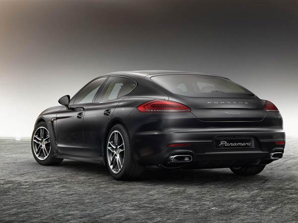 पनामेरा कार के स्टायलिश लुक्स