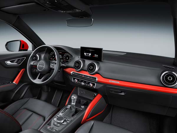 फ्रंट में एलईडी हैडलाइट्स