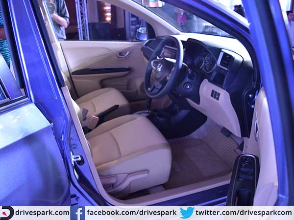 केबिन अलग नजर आता है