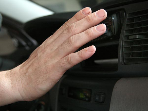 3. कार के एसी का रखें खास ख्याल 