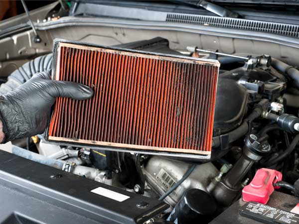 4. यूवी प्रोटेक्शन वाली पॉलिश लगाएं 