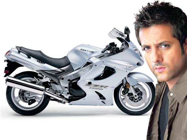 PHOTOS : जानिए अपने चहेते बॉलीवुड स्‍टार्स की फेवरेट और पर्सनल बाइक 