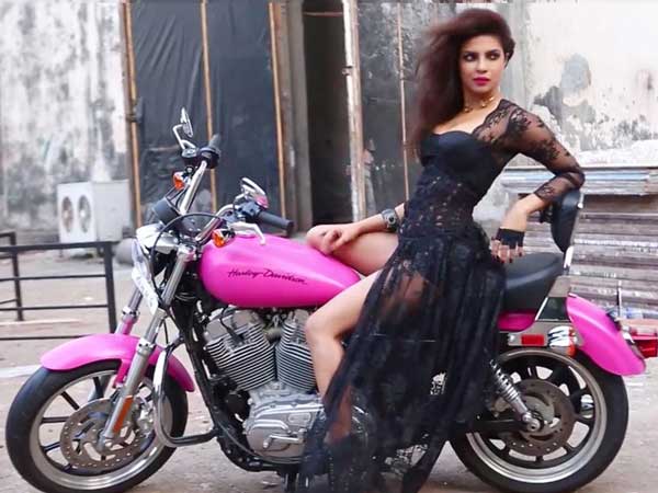 PHOTOS : जानिए अपने चहेते बॉलीवुड स्‍टार्स की फेवरेट और पर्सनल बाइक 