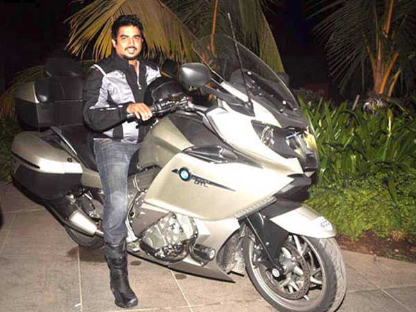 PHOTOS : जानिए अपने चहेते बॉलीवुड स्‍टार्स की फेवरेट और पर्सनल बाइक 