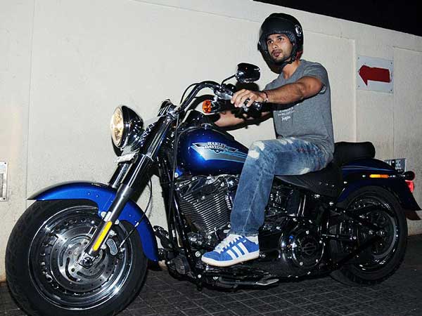 PHOTOS : जानिए अपने चहेते बॉलीवुड स्‍टार्स की फेवरेट और पर्सनल बाइक 