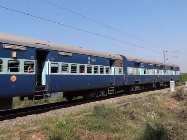 WOW : 7 राज्यों से होकर गुजरती है भारत की सबसे लंबी दूरी तय करने वाली यह ट्रेन !