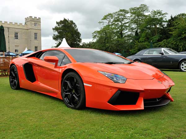 Lamborghini Veneno : दुनिया की यह सबसे महंगी कार है दुबई में, 1,500 बीएमडब्‍लू कारों के बराबर कीमत