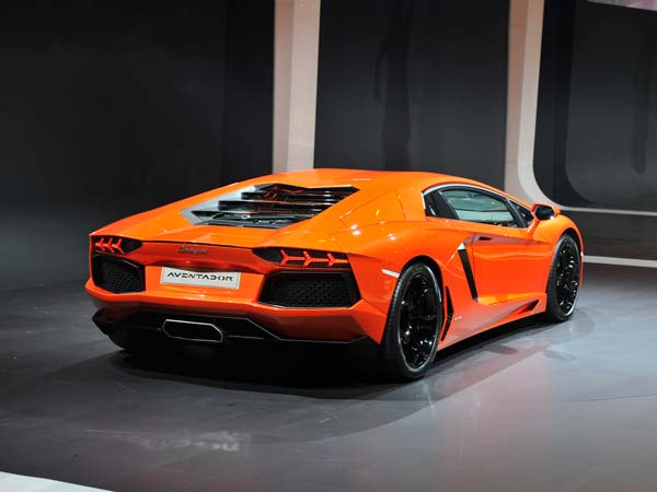 Lamborghini Veneno : दुनिया की यह सबसे महंगी कार है दुबई में, 1,500 बीएमडब्‍लू कारों के बराबर कीमत