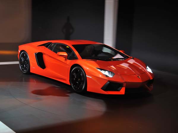 Lamborghini Veneno : दुनिया की यह सबसे महंगी कार है दुबई में, 1,500 बीएमडब्‍लू कारों के बराबर कीमत