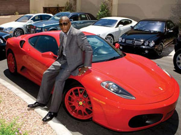फ्लॉयड मेवेदर : दुनिया के सबसे अमीर खिलाड़ी के पास हैं 45 करोड़ से ज्‍यादा की कारें, अब बुगाटी शिरॉन की बुक !