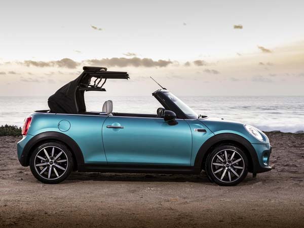 मिनी कूपर कन्‍वर्टिबल : बीएमडब्‍लू की इस छोटी सी कार की कीमत भी है लाखों में !