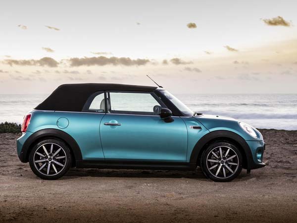 क्रोम लाइनिंग दी गई है