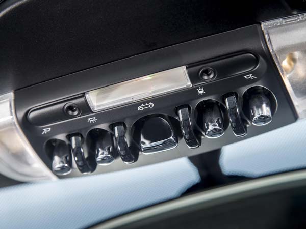 मिनी कूपर कन्‍वर्टिबल : बीएमडब्‍लू की इस छोटी सी कार की कीमत भी है लाखों में !