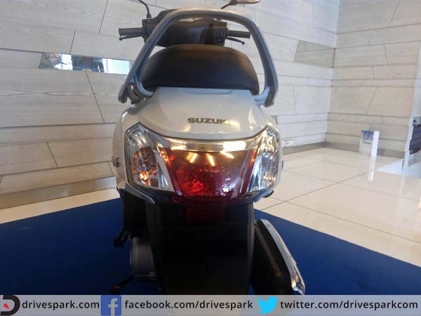 फीचर्स : 