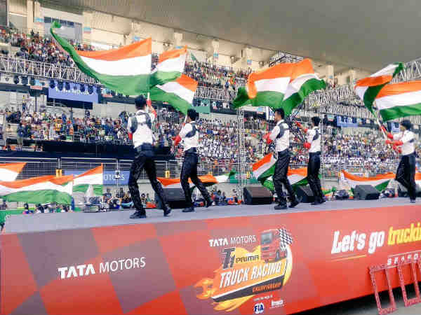 टाटा मोटर्स टीवन प्राइमा ट्रक रेसिंग : 50 हजार से ज्‍यादा दर्शकों की मौजूदगी में देसी ट्रक ड्राइवर्स ने बुद्ध इंटरनेशनल सर्किट पर ट्रक रेसिंग कर रचा इतिहास !