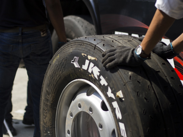 PICS GALLERY : तस्‍वीरों में देखिए टाटा टीवन प्राइमा ट्रक रेसिंग सीजन 3 की झलकियां 