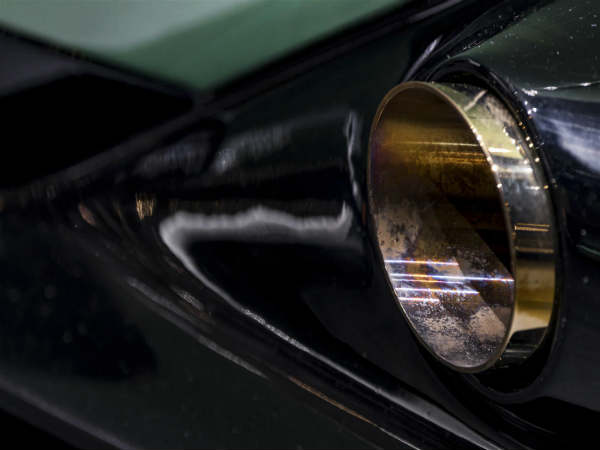 एग्जॉस्ट सिस्टम इंकॉनेल और टाइटेनियम का