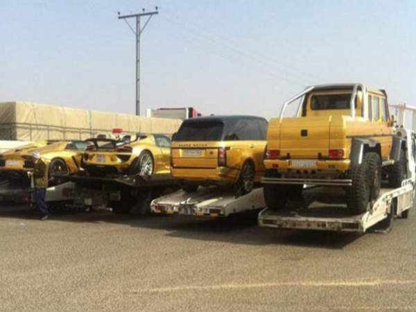 PHOTOS : जब लंदन की सड़कों पर सोने की कारों में घूमने निकला सऊदी रईस..तो देखने वाले रह गए दंग