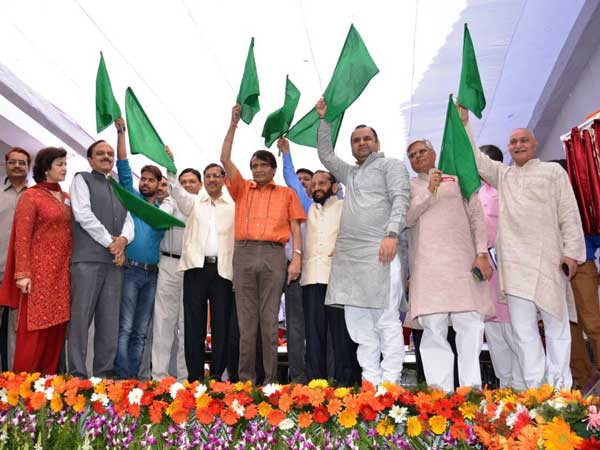 दिल्‍ली-आगरा के बीच दौड़ी भारत की सबसे तेज ट्रेन गतिमान एक्‍सप्रेस, शताब्‍दी से भी महंगा है किराया 