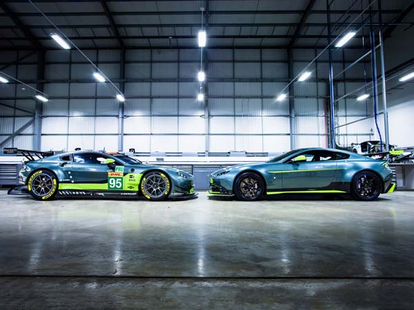 एस्टन मार्टिन ने अपनी नई रेसिंग कार वैंटेज जीटी8 को लॉन्च कर दिया है। वैंटेज जीटी8 वैंटेज कारों में सबसे हल्की है। इसकी कीमत 1 लाख 65 हजार यूरो यानी 1 करोड़ 24 लाख रुपये है। 