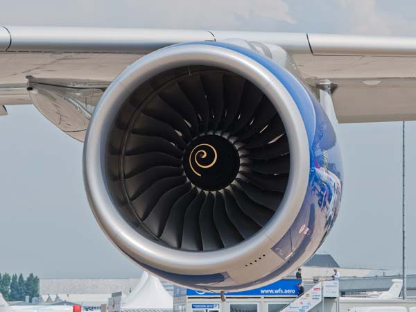 एयरबस ए-380 : ये है दुनिया का सबसे बड़ा यात्री विमान, जानिए क्यों खास है यह 