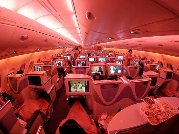 एयरबस ए-380 : ये है दुनिया का सबसे बड़ा यात्री विमान, जानिए क्यों खास है यह 