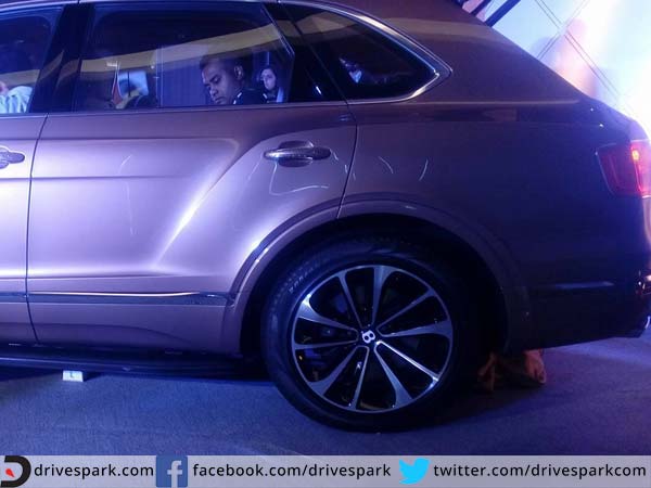 Bentley Bentayga : दुनिया की सबसे तेज और मजबूत एसयूवी भारत में हुई लॉन्च, शुरुआती कीमत 3 करोड़ 85 लाख 