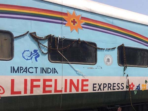 LifeLine Express : भारत में बनी है यह दुनिया की पहली हॉस्पिटल ट्रेन 'लाइफलाइन एक्‍सप्रेस', जानें इसमें क्‍या है खास 