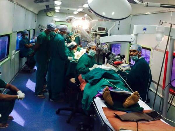 LifeLine Express : भारत में बनी है यह दुनिया की पहली हॉस्पिटल ट्रेन 'लाइफलाइन एक्‍सप्रेस', जानें इसमें क्‍या है खास 