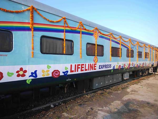 LifeLine Express : भारत में बनी है यह दुनिया की पहली हॉस्पिटल ट्रेन 'लाइफलाइन एक्‍सप्रेस', जानें इसमें क्‍या है खास 