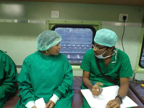 LifeLine Express : भारत में बनी है यह दुनिया की पहली हॉस्पिटल ट्रेन 'लाइफलाइन एक्‍सप्रेस', जानें इसमें क्‍या है खास 