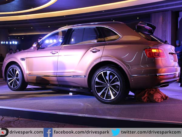 PICS : हाई रेज्‍योल्‍यूशन तस्वीरों में देखिए नई बेंटले बेंटायगा का इंटीरियर व एक्सटीरियर 