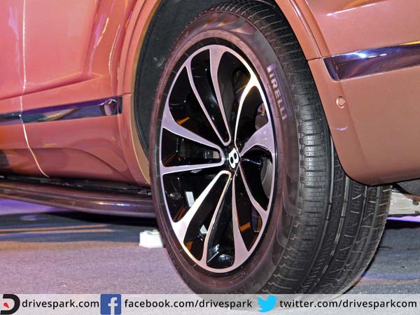 PICS : हाई रेज्‍योल्‍यूशन तस्वीरों में देखिए नई बेंटले बेंटायगा का इंटीरियर व एक्सटीरियर 