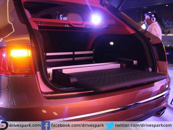 PICS : हाई रेज्‍योल्‍यूशन तस्वीरों में देखिए नई बेंटले बेंटायगा का इंटीरियर व एक्सटीरियर 