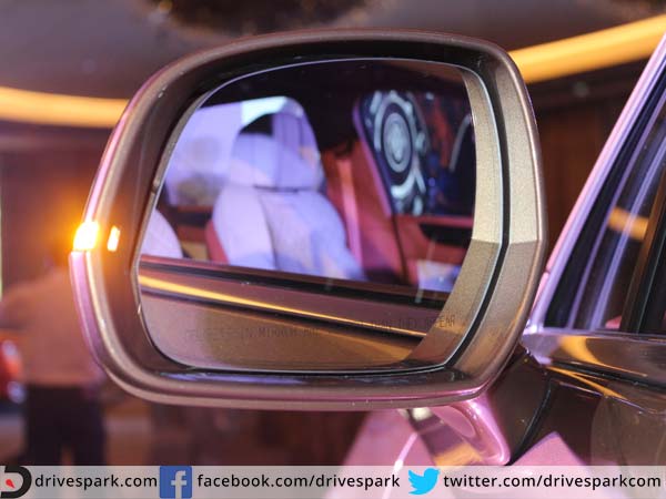 PICS : हाई रेज्‍योल्‍यूशन तस्वीरों में देखिए नई बेंटले बेंटायगा का इंटीरियर व एक्सटीरियर 