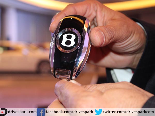 PICS : हाई रेज्‍योल्‍यूशन तस्वीरों में देखिए नई बेंटले बेंटायगा का इंटीरियर व एक्सटीरियर 