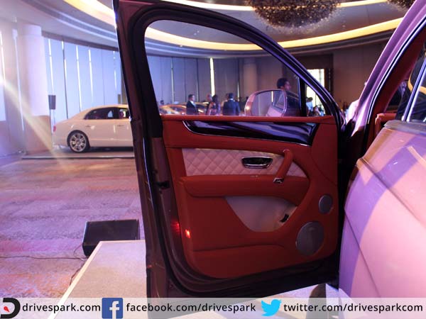 PICS : हाई रेज्‍योल्‍यूशन तस्वीरों में देखिए नई बेंटले बेंटायगा का इंटीरियर व एक्सटीरियर 