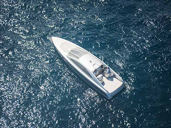 मर्सिडीज़-बेंज की यह नाव किसी लग्ज़री सलून से कम नहीं, कीमत है 1.7 मिलियन डॉलर! 