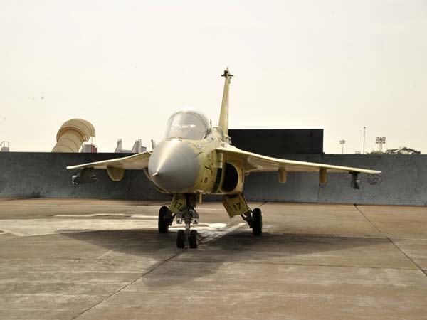 Tejas LCA : इस स्वदेशी हल्के लड़ाकू विमान को खरीदने के लिए कई मुल्क हैं बेताब, जानिए क्‍या है वजह 