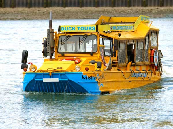 लंदन की तर्ज पर भारत में जल्द दिखेंगी पानी में चलने वाली ये खास तरह की बसें, जारी हुईं गाइडलाइंस लंदन की तर्ज पर भारत में जल्द दिखेंगी पानी में चलने वाली ये खास तरह की बसें, जारी हुईं गाइडलाइंस