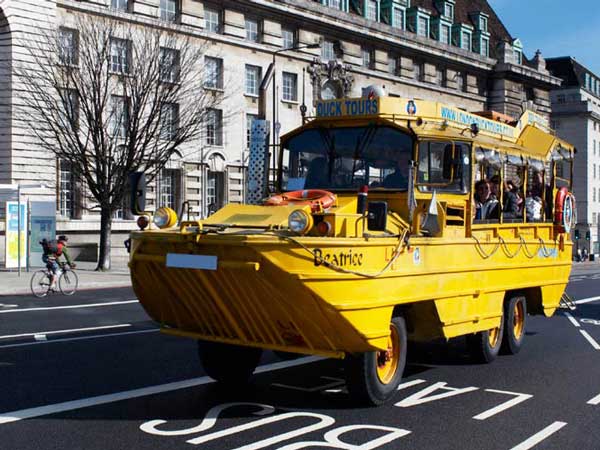 लंदन की तर्ज पर भारत में जल्द दिखेंगी पानी में चलने वाली ये खास तरह की बसें, जारी हुईं गाइडलाइंस लंदन की तर्ज पर भारत में जल्द दिखेंगी पानी में चलने वाली ये खास तरह की बसें, जारी हुईं गाइडलाइंस