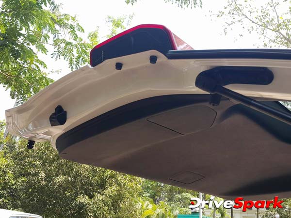 Toyota Innova Crysta : मुंबई में लॉन्च हुई टोयोटा की नई एमपीवी इनोवा क्रिस्टा, दिल्ली वालों को निराशा