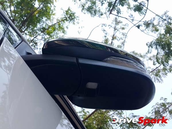 Toyota Innova Crysta : मुंबई में लॉन्च हुई टोयोटा की नई एमपीवी इनोवा क्रिस्टा, दिल्ली वालों को निराशा